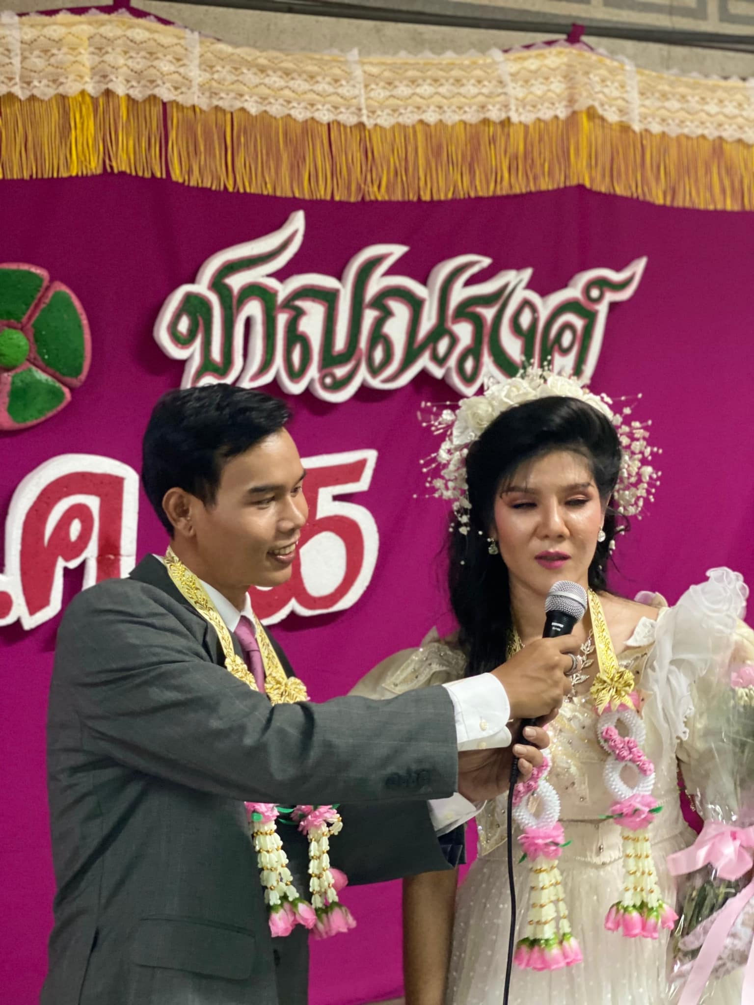 แห่แชร์! พรีเวดดิ้งย้อนยุคปี 80 คู่บ่าวสาวเผยจัดงานแต่งตามรอยพ่อ-เเม่