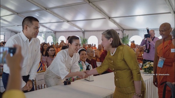 “แพนเค้ก เขมนิจ” ร่วมบุญใหญ่ บินลัดฟ้าฝังลูกนิมิตรที่เนเธอร์แลนด์   (มีคลิป)