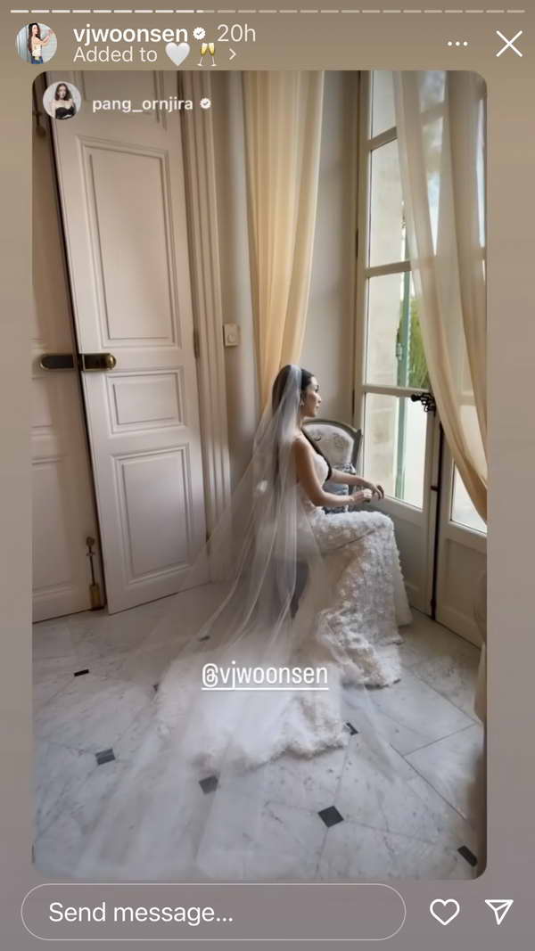 ซูมชัดๆชุดเจ้าสาว วุ้นเส้น สุดปัง! เรียบหรูดูแพง เข้าวิวาห์ ไฮโซนิกม์ ที่ฝรั่งเศส ซูมชัดๆชุดเจ้าสาว วุ้นเส้น สุดปัง! เรียบหรูดูแพง เข้าวิวาห์ ไฮโซนิกม์ ที่ฝรั่งเศส