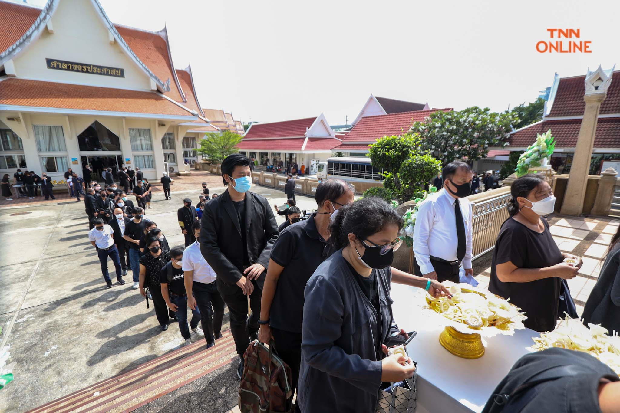 เหล่าเสนาร่วมส่ง”เสนาโค้ก”ใส่ชุดรายการยุทธการขยับเหงือกส่งครั้งสุดท้าย