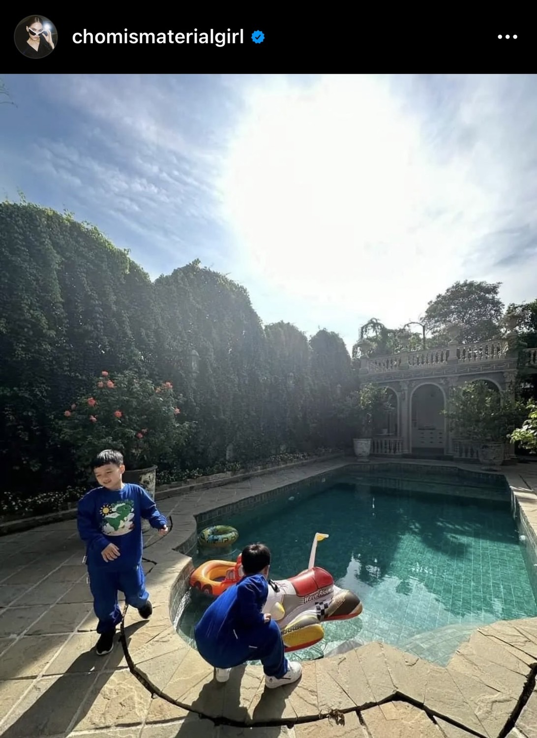 ทายาทหมื่นล้าน น้องพายุ ลูกชายพ่อน็อต-แม่ชม หอบฟางทำงานอย่างเซียน! ทายาทหมื่นล้าน น้องพายุ ลูกชายพ่อน็อต-แม่ชม หอบฟางทำงานอย่างเซียน!