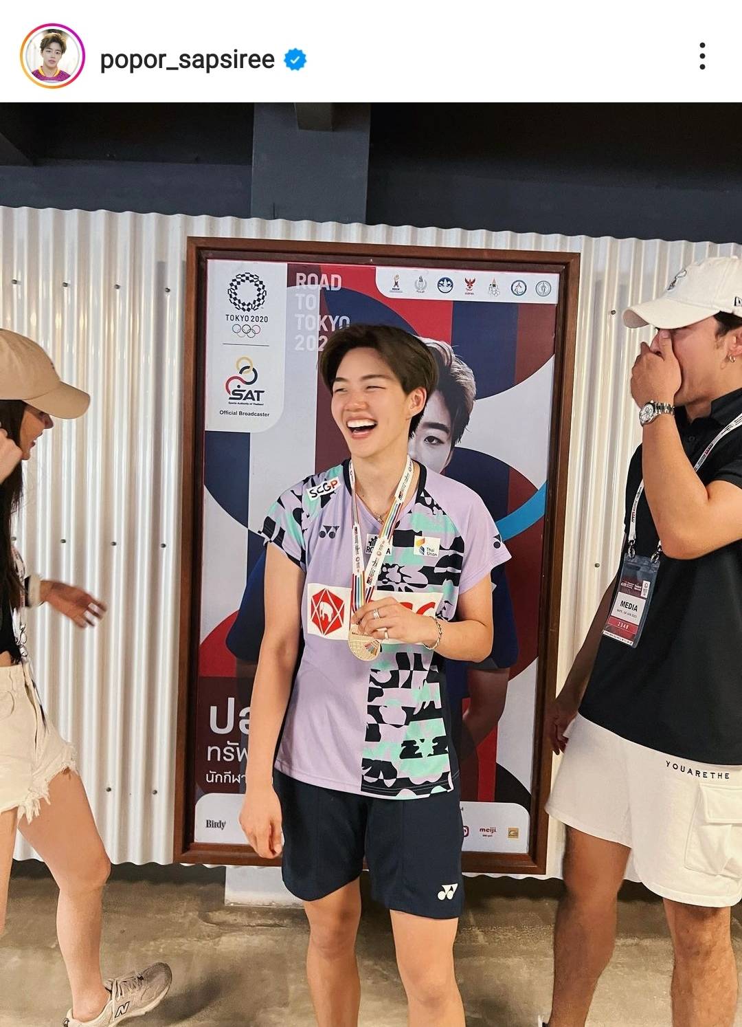 ใบเฟิร์น ควง นาย ณภัทร ให้กำลังใจเพื่อนสนิท ปอป้อ ติดขอบสนามแบดมินตัน ใบเฟิร์น ควง นาย ณภัทร ให้กำลังใจเพื่อนสนิท ปอป้อ ติดขอบสนามแบดมินตัน