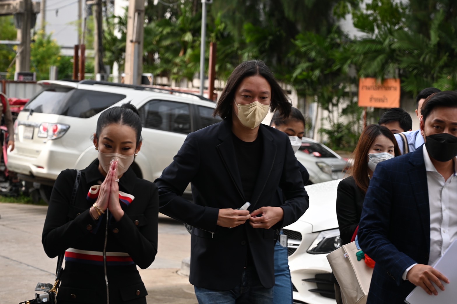 ทนายตั้ม พา หนิง ปณิตา แจ้งความ แซน หมิ่นประมาท จิน ยันไม่ขอโทษ ทนายตั้ม พา หนิง ปณิตา แจ้งความ แซน หมิ่นประมาท จิน ยันไม่ขอโทษ