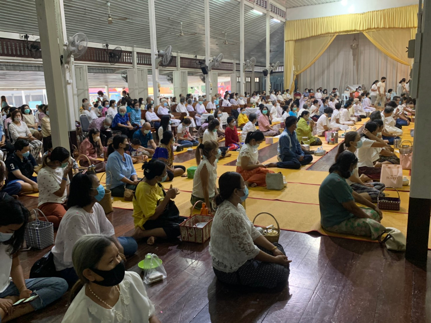วันมาฆบูชา พุทธศาสนิกชนทั่วไทยทำบุญแน่นวัด วันมาฆบูชา พุทธศาสนิกชนทั่วไทยทำบุญแน่นวัด