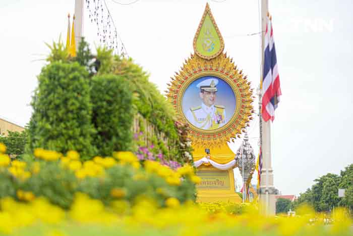 ประดับดอกไม้ เติมสีสันบนถนนประวัติศาสตร์ เฉลิมพระเกียรติในโอกาสพระราชพิธีมหามงคลวันเฉลิมพระชนมพรรษา 2567 ประดับดอกไม้ เติมสีสันบนถนนประวัติศาสตร์ เฉลิมพระเกียรติในโอกาสพระราชพิธีมหามงคลวันเฉลิมพระชนมพรรษา 2567