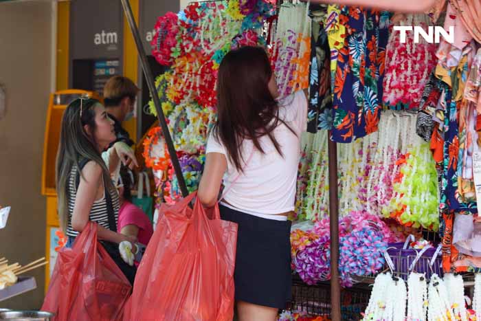 ตลาดสำเพ็งคึกคัก ปชช. ซื้อปืนฉีดน้ำต้อนรับเทศกาลสงกรานต์ ตลาดสำเพ็งคึกคัก ปชช. ซื้อปืนฉีดน้ำต้อนรับเทศกาลสงกรานต์