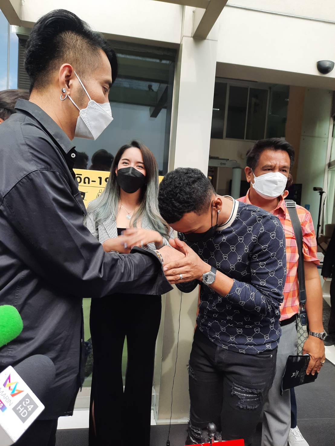  เคลียร์ใจ !!  บอล เชิญยิ้ม จับมือ โชค รถแห่ ยืนยันงานคู่ที่รับไว้ทุกอย่างเหมือนเดิม