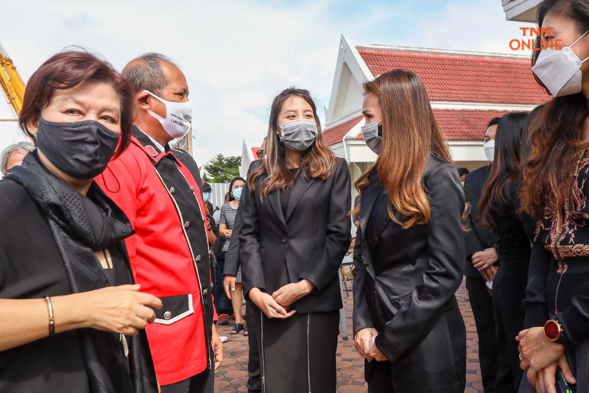 เหล่าเสนาร่วมส่ง”เสนาโค้ก”ใส่ชุดรายการยุทธการขยับเหงือกส่งครั้งสุดท้าย