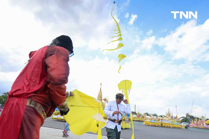 ว่าวเฉลิมพระเกียรติ 72 พรรษา งานมหรสพสมโภช ณ ท้องสนามหลวง ว่าวเฉลิมพระเกียรติ 72 พรรษา งานมหรสพสมโภช ณ ท้องสนามหลวง