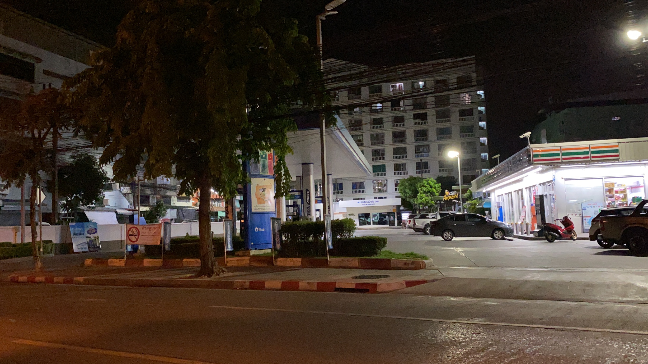ประมวลภาพ ค่ำคืนอันเงียบเหงา ในห้วงเวลา เคอร์ฟิว (ภาพชุด) 