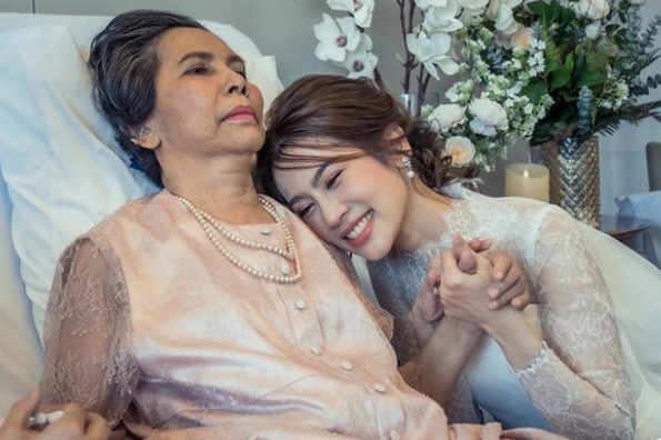 'สื่อดัง' ขอโทษ 'ไบรท์' หลังพาดหัวข่าวแรง-ไม่เหมาะสม 'สื่อดัง' ขอโทษ 'ไบรท์' หลังพาดหัวข่าวแรง-ไม่เหมาะสม