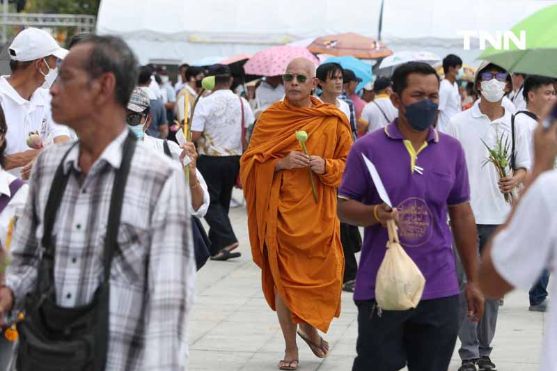 วันสุดท้ายเนืองแน่น ชาวพุทธเข้ากราบพระบรมสารีริกธาตุและพระอรหันตธาตุ วันสุดท้ายเนืองแน่น ชาวพุทธเข้ากราบพระบรมสารีริกธาตุและพระอรหันตธาตุ