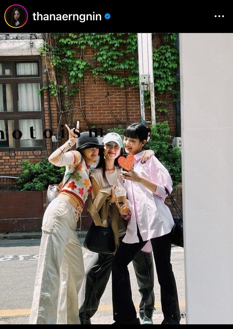 รวมแก๊งสวยคูณ3 ต้าเหนิง ลิซ่า มินนี่ เซลฟี่หน้ากระจก รวมแก๊งสวยคูณ3 ต้าเหนิง ลิซ่า มินนี่ เซลฟี่หน้ากระจก