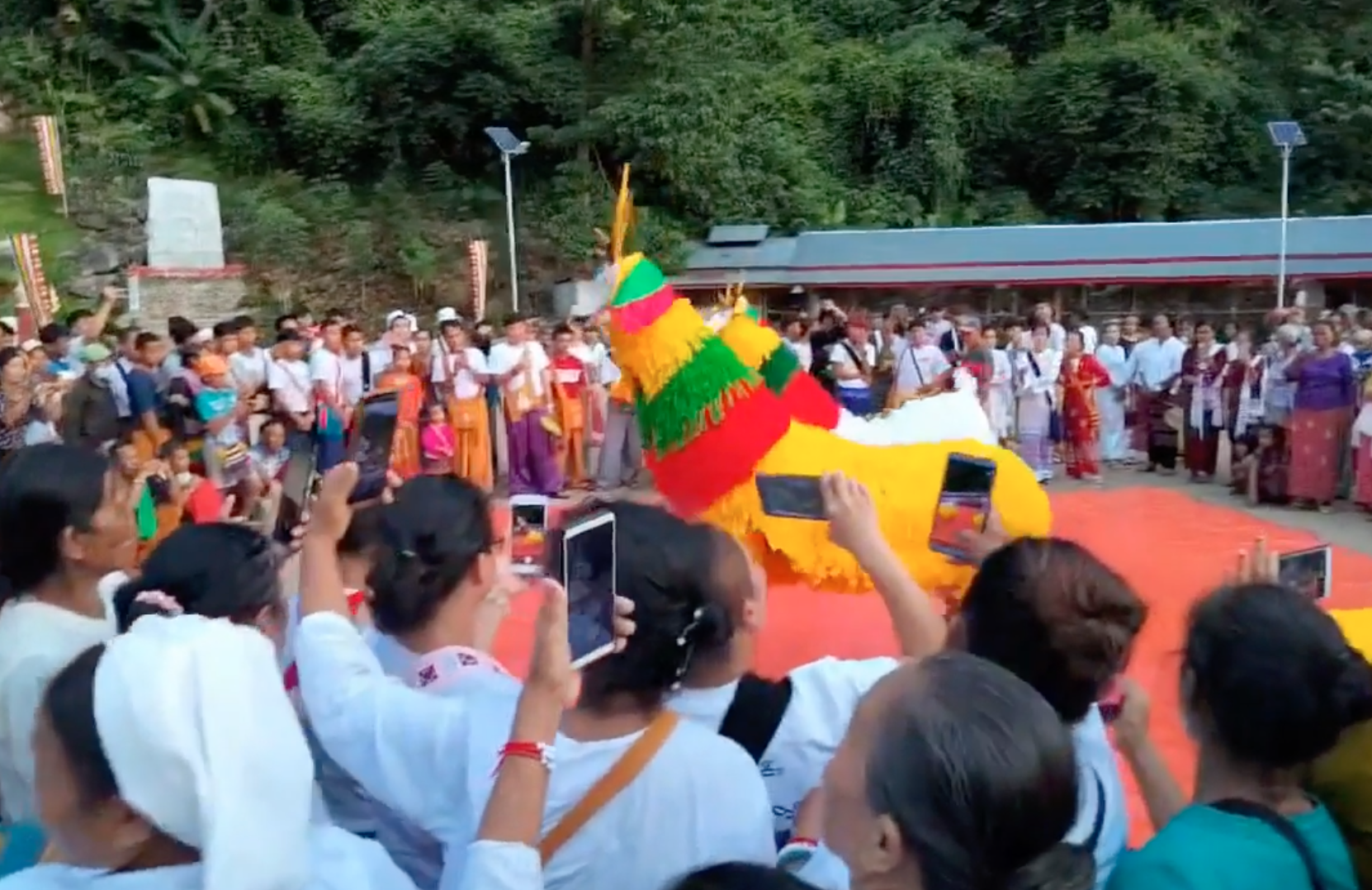 ‘ครูบาบุญชุ่ม’ ออกจากถ้ำเมืองแก๊ดวันนี้ เปิดคลิปบรรยากาศลูกศิษย์รอรับเนืองแน่น ‘ครูบาบุญชุ่ม’ ออกจากถ้ำเมืองแก๊ดวันนี้ เปิดคลิปบรรยากาศลูกศิษย์รอรับเนืองแน่น