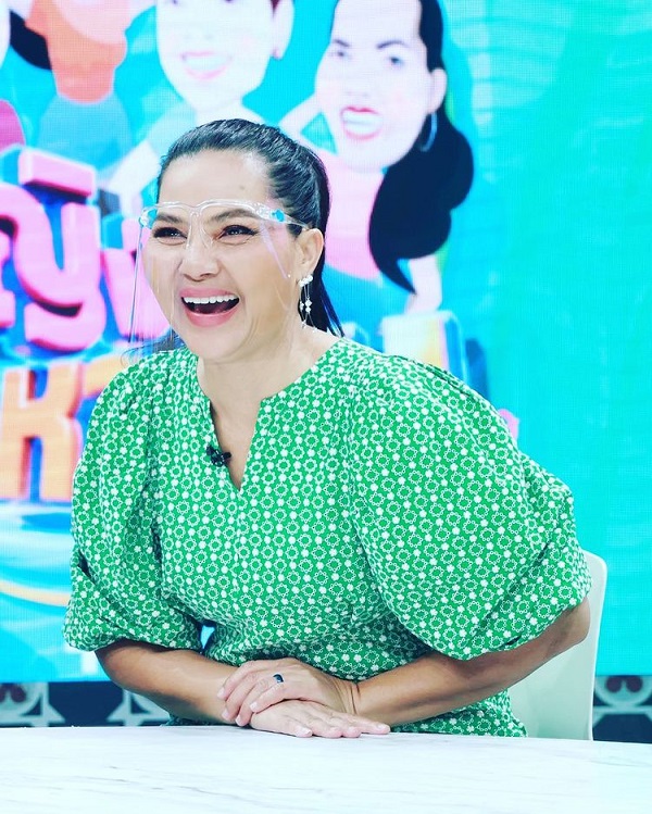 “สุนารี ราชสิมา” หวิดเลิกแฟนหนุ่มเพราะโควิด 19 (มีคลิป)