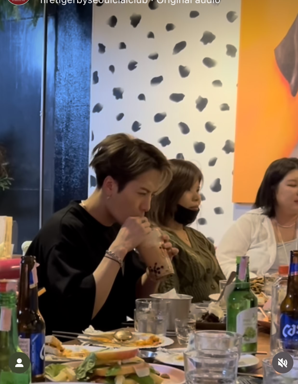 สุดเซอร์ไพร์ส แจ็คสัน หวัง คัมแบ็กประเทศไทย แวะร้านขนมหวานย่านสยามแสควร์  