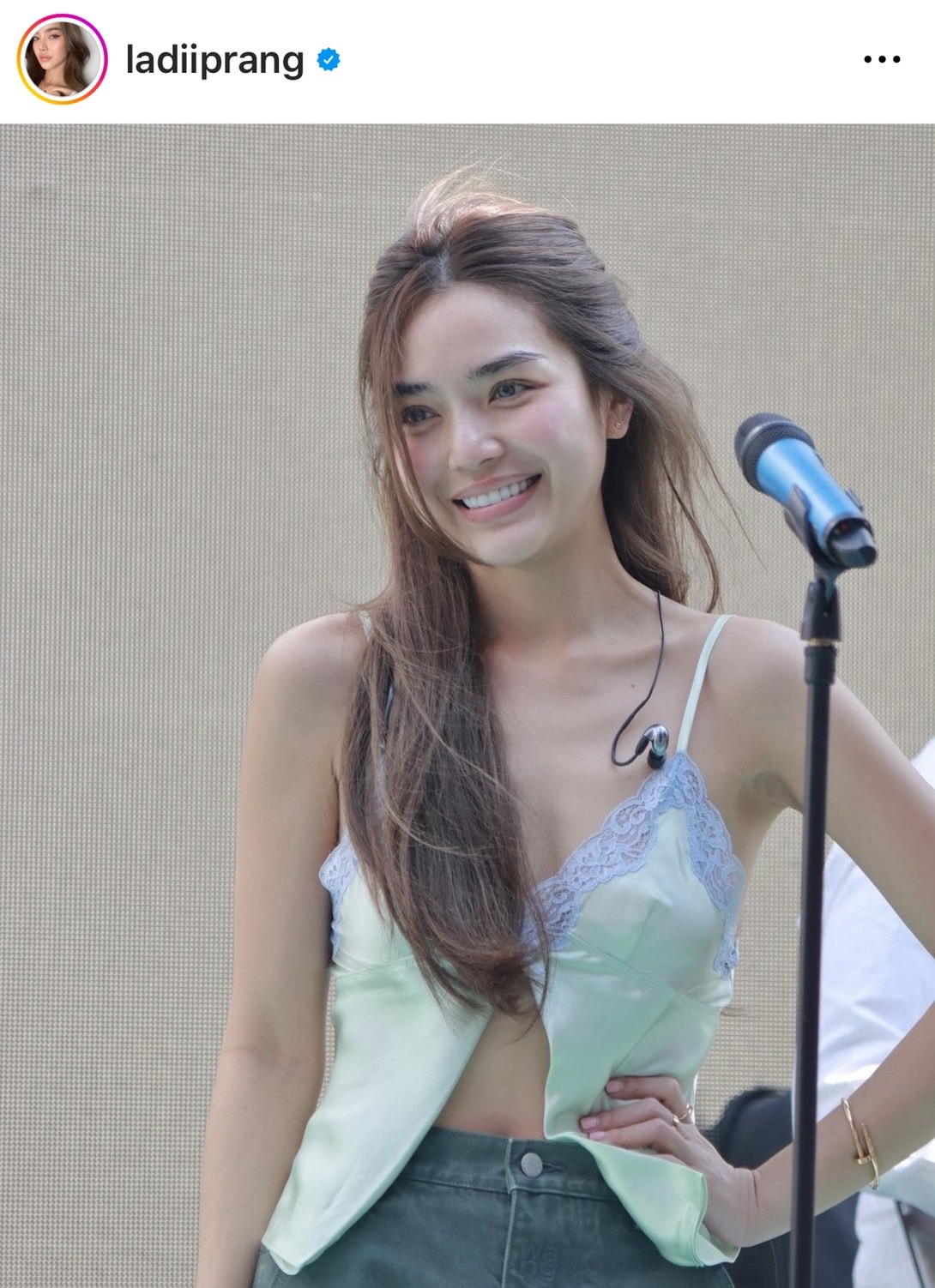  เขินหนัก!!  ปราง กัญญ์ณรัณ ถูกชมลุคหน้าสด สวยละมุน