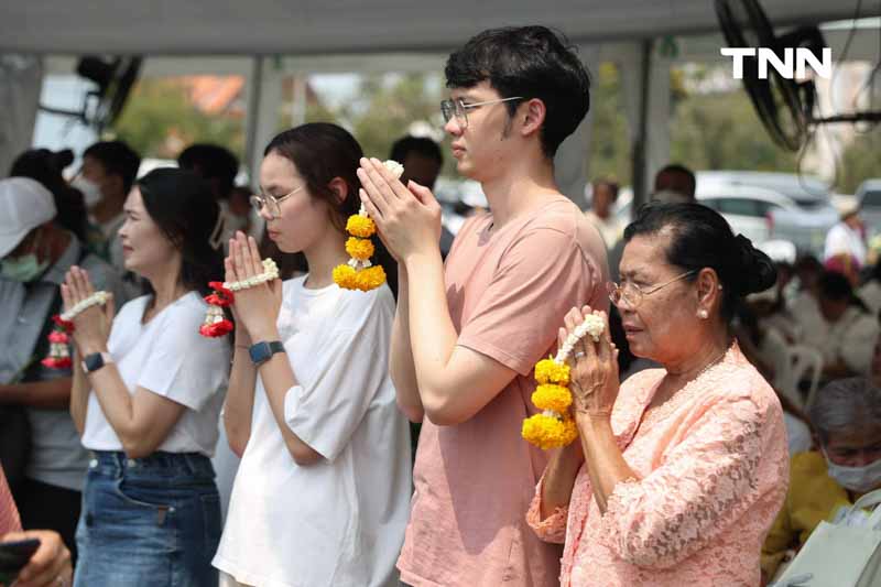วันสุดท้ายเนืองแน่น ชาวพุทธเข้ากราบพระบรมสารีริกธาตุและพระอรหันตธาตุ วันสุดท้ายเนืองแน่น ชาวพุทธเข้ากราบพระบรมสารีริกธาตุและพระอรหันตธาตุ