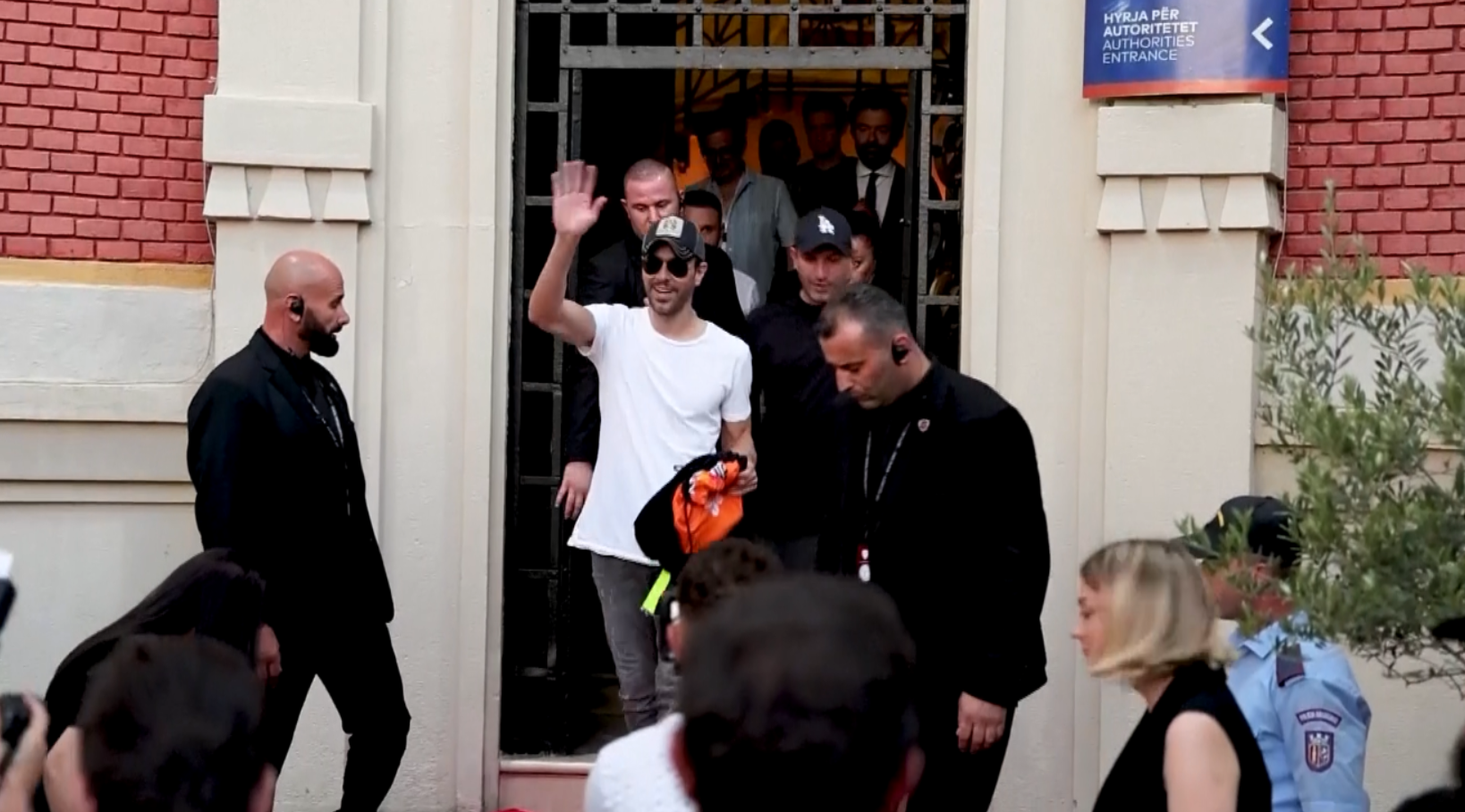“Enrique Iglesias”  ได้รับกุญแจเมือง “Tirana ” จากนายกเทศมนตรี  