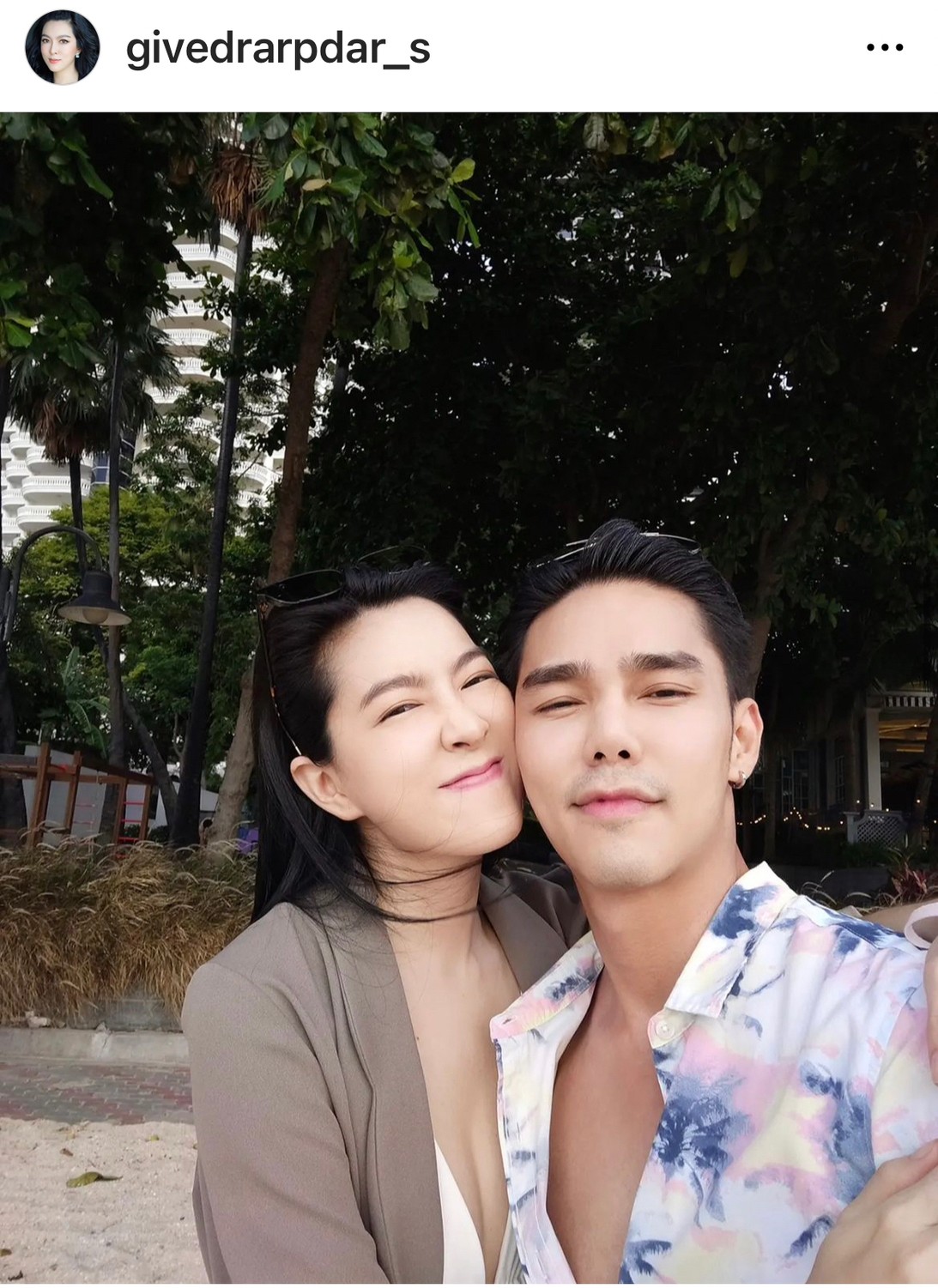 บูม กิตตน์ก้อง - กีฟ ดราภดา ส่งความหวาน ฉลองครบรอบรัก 10 ปี 