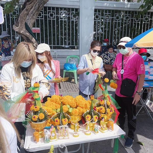 “พั้นช์” วิ่งแก้บนรอบสนามหลวงหลังเพลงทะลุ 100 ล้านวิว  (มีคลิป)