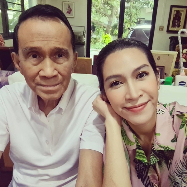 อาต้อย เศรษฐา กักตัวที่บ้านครบแล้ว ได้อยู่พร้อมหน้าครอบครัว อาต้อย เศรษฐา กักตัวที่บ้านครบแล้ว ได้อยู่พร้อมหน้าครอบครัว