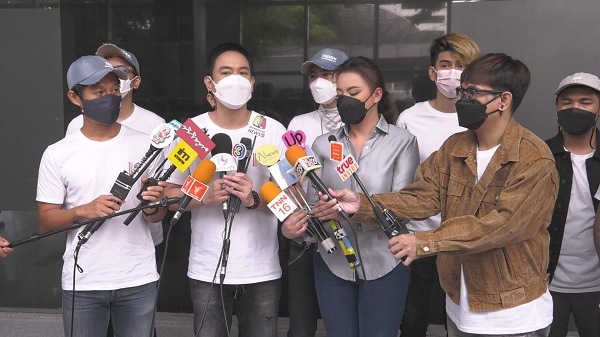 ศิลปินค่ายข้าวสาร มอบเงินคอนเสิร์ตออนไลน์ให้ องค์กรทำดีช่วยโควิด 19 ศิลปินค่ายข้าวสาร มอบเงินคอนเสิร์ตออนไลน์ให้ องค์กรทำดีช่วยโควิด 19
