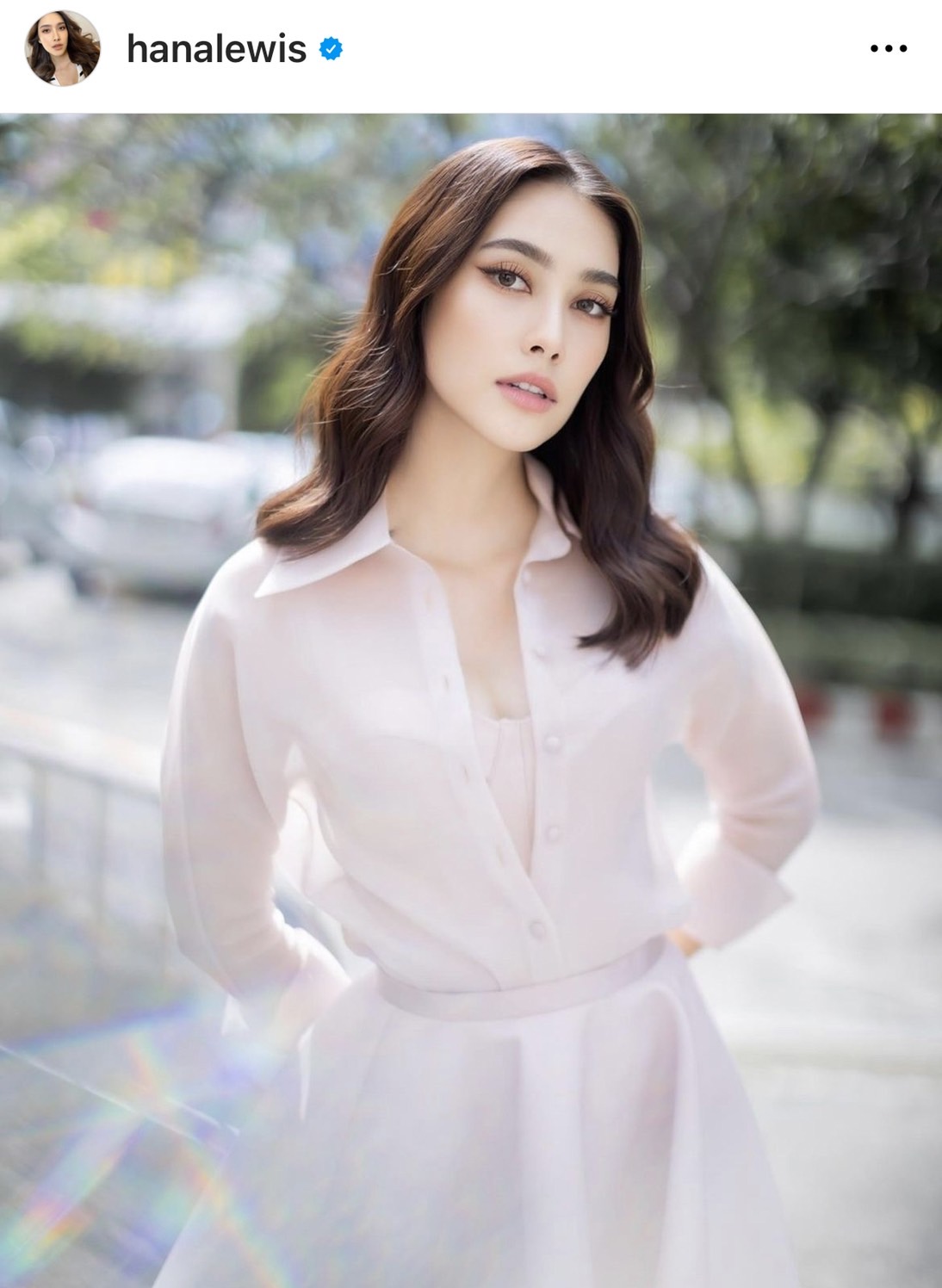ฮาน่า ลีวิส ทำแฟนคลับเป็นห่วง หลังมีอาการกระจกตาถลอก เยื้อตาอักเสบ