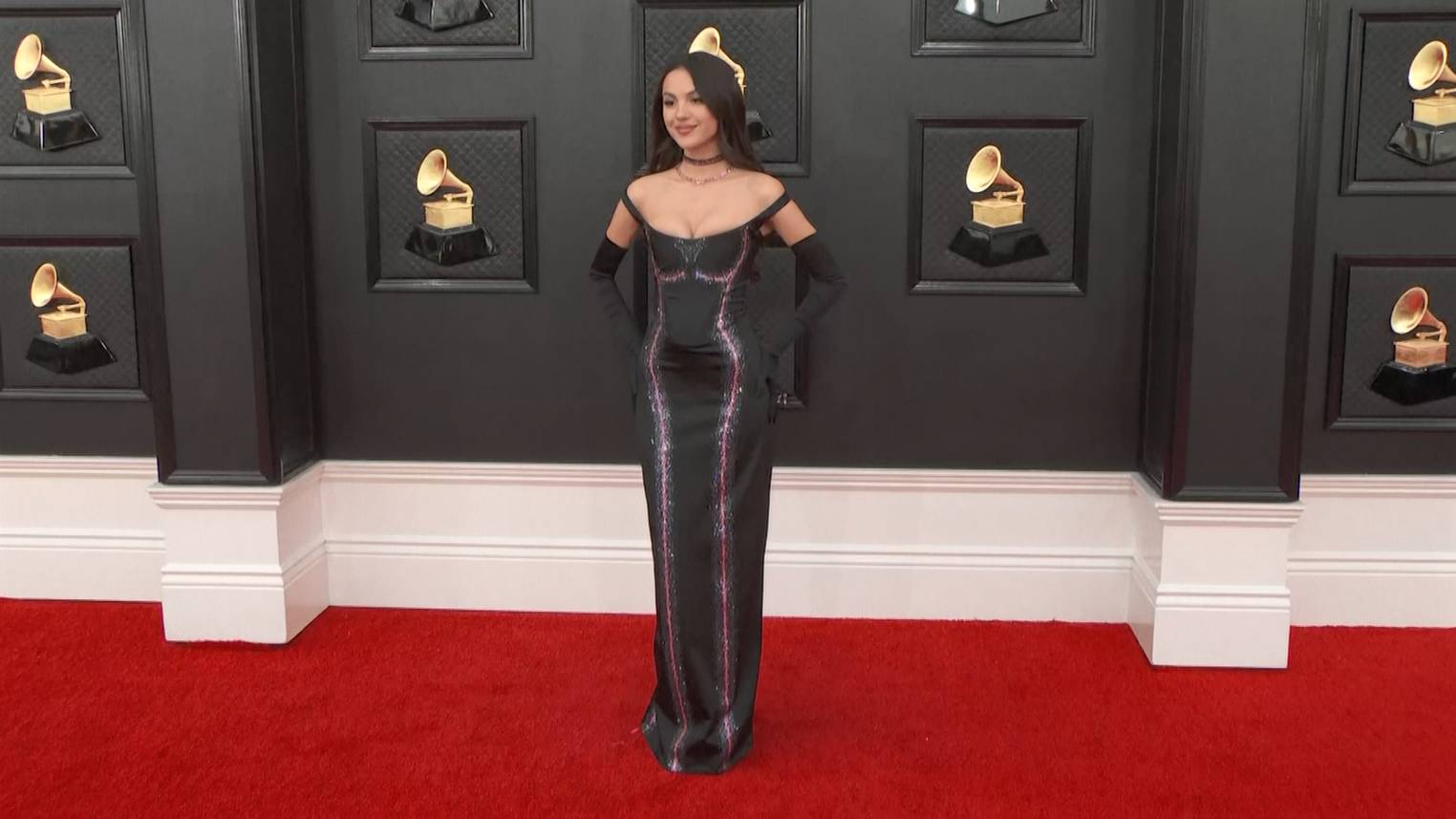 บิลลี ไอลิช, โอลิเวีย รอดริโก และ ดัว ลิปา นำทีมศิลปินเฉิดฉายบนพรมแดงงาน Grammy Awards ครั้งที่ 64 บิลลี ไอลิช, โอลิเวีย รอดริโก และ ดัว ลิปา นำทีมศิลปินเฉิดฉายบนพรมแดงงาน Grammy Awards ครั้งที่ 64