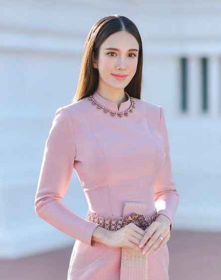 เนยปภาดา คือใคร? เปิดประวัติ-ผลงานนางเอกสายบู๊ ขึ้นแท่นคุณแม่ป้ายแดง 