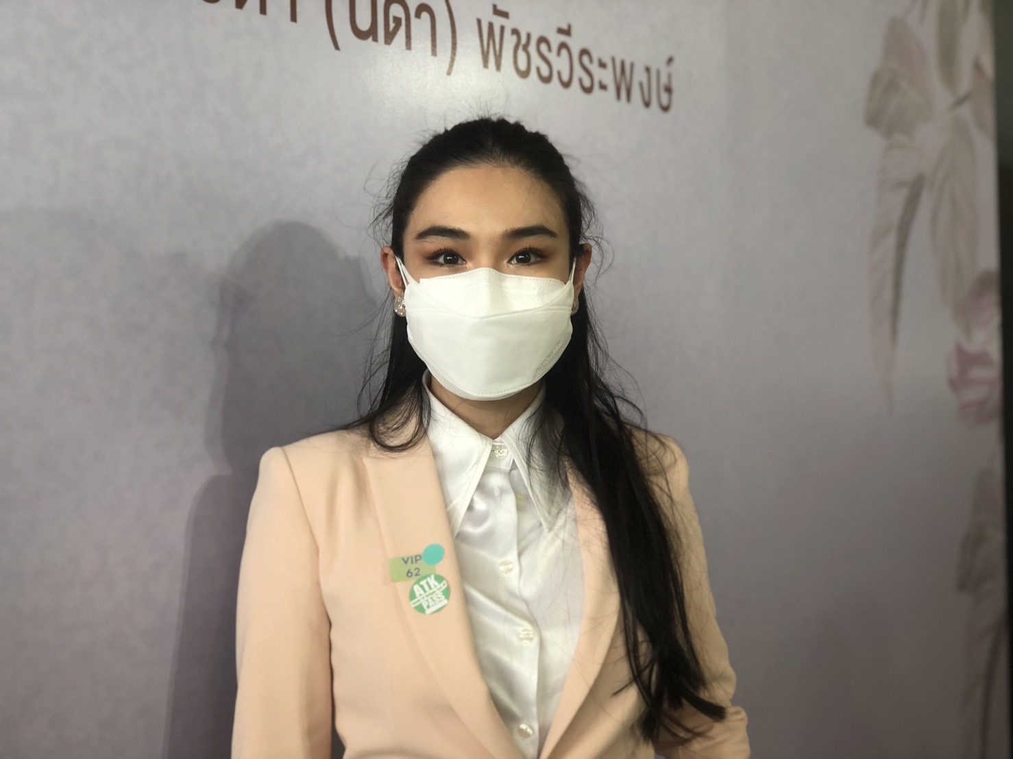 กระติ๊บ ชวัลกร  รู้สึกเป็นเกียรติที่ได้ทำหน้าที่พิธีกรงานไว้อาลัย แตงโม นิดา  