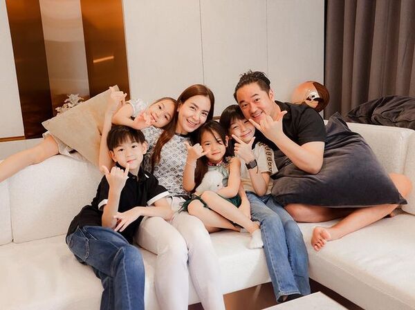 งานเข้า! ชาวบ้านด่าแรง พลอยชิดจันทร์ เปิดคาเฟ่ทำชุมชนเดือดร้อน เสียงดัง ไม่มีที่จอดรถ งานเข้า! ชาวบ้านด่าแรง พลอยชิดจันทร์ เปิดคาเฟ่ทำชุมชนเดือดร้อน เสียงดัง ไม่มีที่จอดรถ