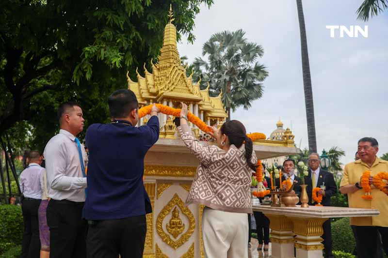 นายกฯ สักการะสิ่งศักดิ์สิทธิ์ ประจำทำเนียบ ก่อนลงพื้นที่เชียงรายช่วยน้ำท่วม นายกฯ สักการะสิ่งศักดิ์สิทธิ์ ประจำทำเนียบ ก่อนลงพื้นที่เชียงรายช่วยน้ำท่วม