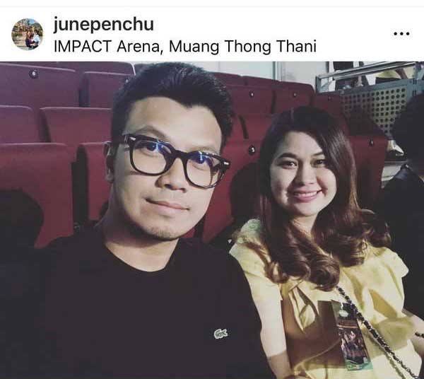 หนุ่ม กะลา มาตามนัด เซ็นใบหย่า จูน เพ็ญชุลี ยุติสถานะทางกฏหมายแล้ว หนุ่ม กะลา มาตามนัด เซ็นใบหย่า จูน เพ็ญชุลี ยุติสถานะทางกฏหมายแล้ว