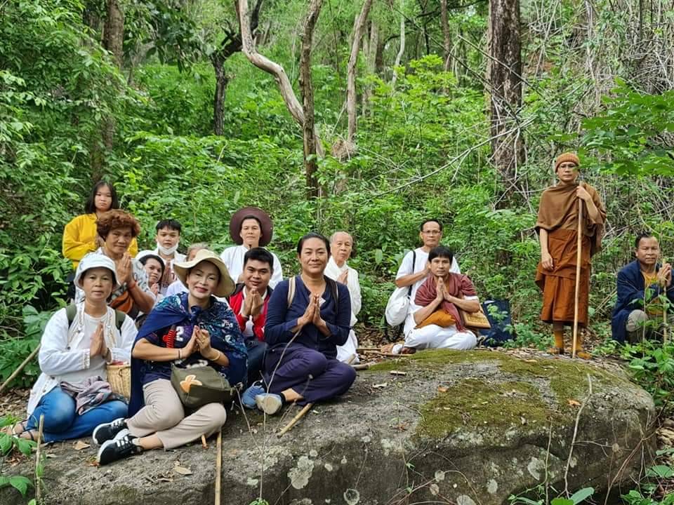 ความสุขวัย 41 ปี ไผ่ พงศธร เคลียร์งานไปปฏิบัติธรรมในวันเกิด ความสุขวัย 41 ปี ไผ่ พงศธร เคลียร์งานไปปฏิบัติธรรมในวันเกิด