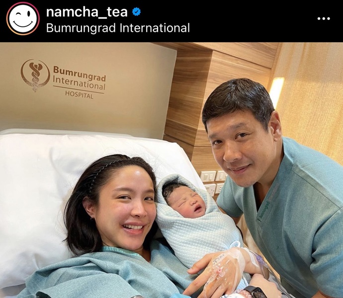 น้ำชา ชีรณัฐ เจ็บข้อมือ จนต้องพบแพทย์ หลังคลอดลูก 6 วัน น้ำชา ชีรณัฐ เจ็บข้อมือ จนต้องพบแพทย์ หลังคลอดลูก 6 วัน