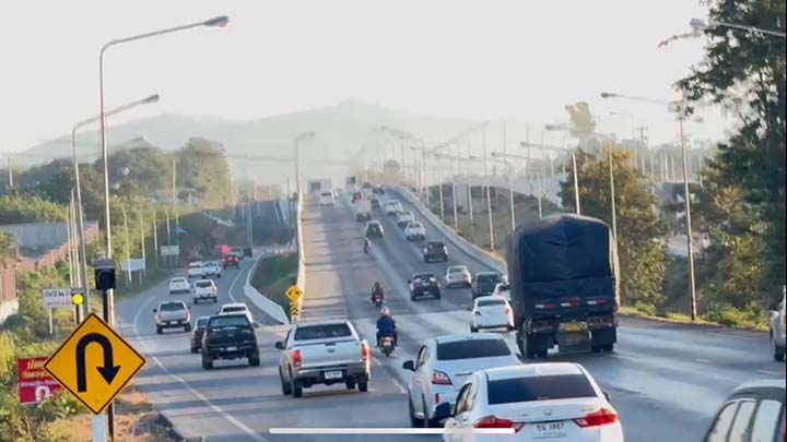 จราจรปีใหม่ ถนนมิตรภาพ - สายเอเชีย - 304 รถหนาแน่นแต่เคลื่อนตัวได้ดี จราจรปีใหม่ ถนนมิตรภาพ - สายเอเชีย - 304 รถหนาแน่นแต่เคลื่อนตัวได้ดี