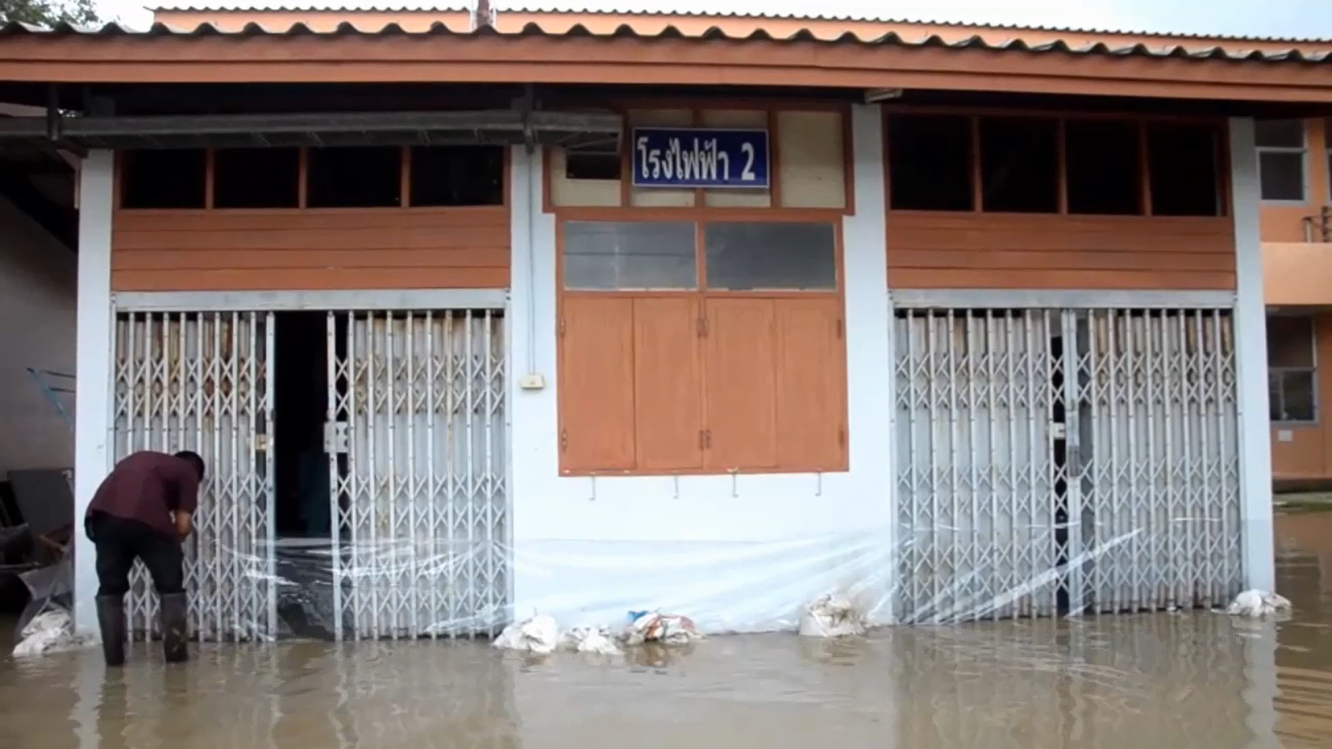 น้ำท่วมนครสวรรค์ ฝนถล่มทั้งวัน น้ำทะลักท่วม โรงพยาบาลตาคลี