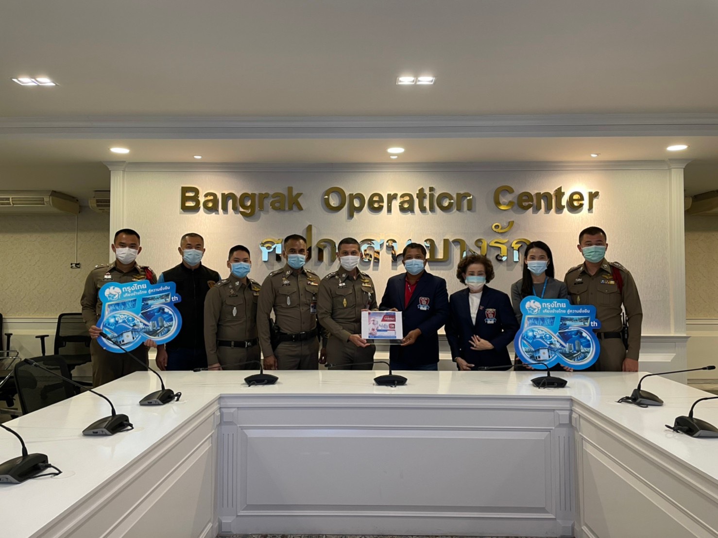 สน.บางรักมอบกรมธรรม์ประกันโควิด-19 ให้ข้าราชการตำรวจ สน.บางรักมอบกรมธรรม์ประกันโควิด-19 ให้ข้าราชการตำรวจ