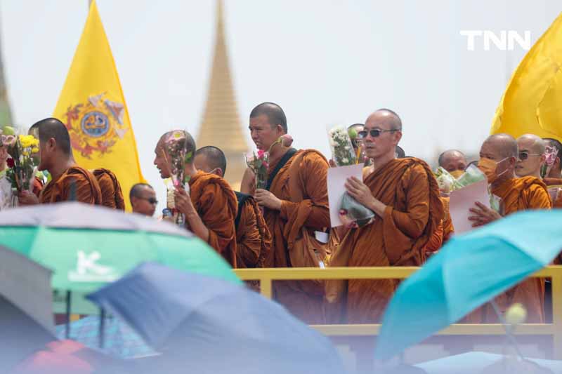 วันสุดท้ายเนืองแน่น ชาวพุทธเข้ากราบพระบรมสารีริกธาตุและพระอรหันตธาตุ วันสุดท้ายเนืองแน่น ชาวพุทธเข้ากราบพระบรมสารีริกธาตุและพระอรหันตธาตุ