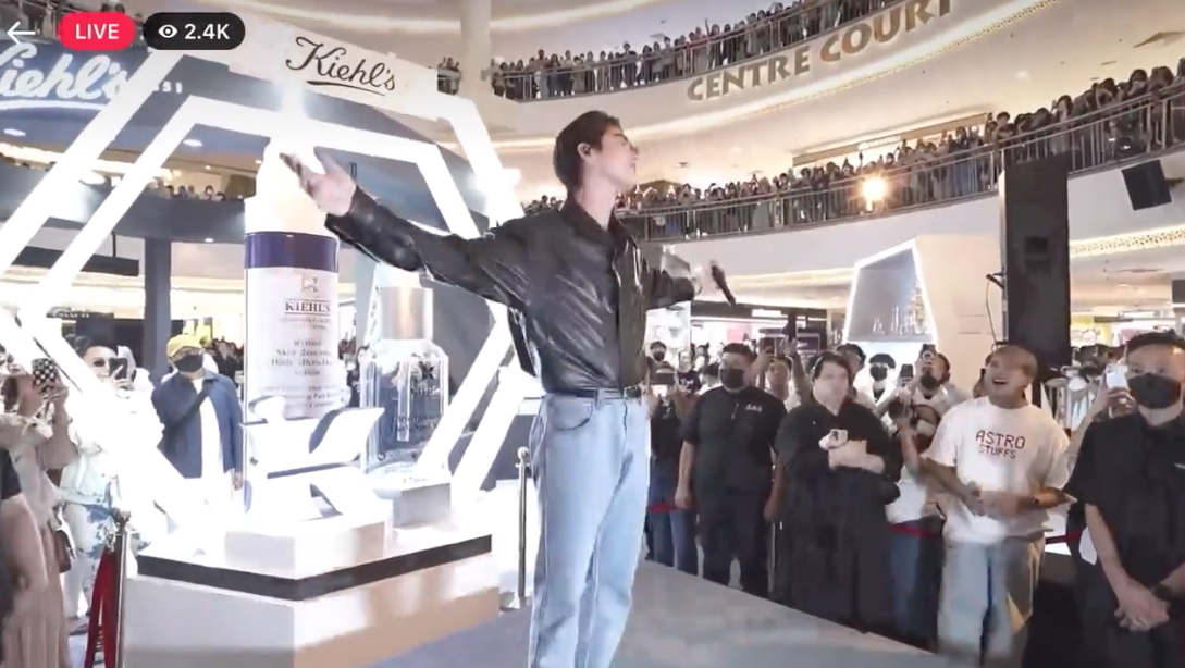 หล่อห้างแตก!! ‘ไบร์ท วชิรวิชญ์’ ลัดฟ้าเสิร์ฟฟินสบตาแฟนๆ ที่มาเลเซีย