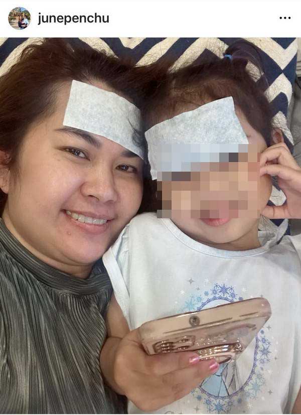 แห่ส่งกำลังใจ จูน เพ็ญชุลี ภรรยา หนุ่ม กะลา ต้องส่งลูกสาวเข้ารพ.ด่วน หลังไข้ขึ้นสูง แห่ส่งกำลังใจ จูน เพ็ญชุลี ภรรยา หนุ่ม กะลา ต้องส่งลูกสาวเข้ารพ.ด่วน หลังไข้ขึ้นสูง