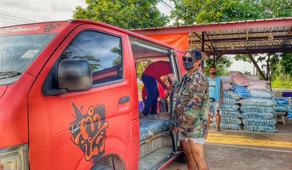 เพชร สหรัตน์ มอบเงินเฉียดล้าน!! รุดสร้างบ้านใหม่ให้ยาย หลังถูกไฟไหม้