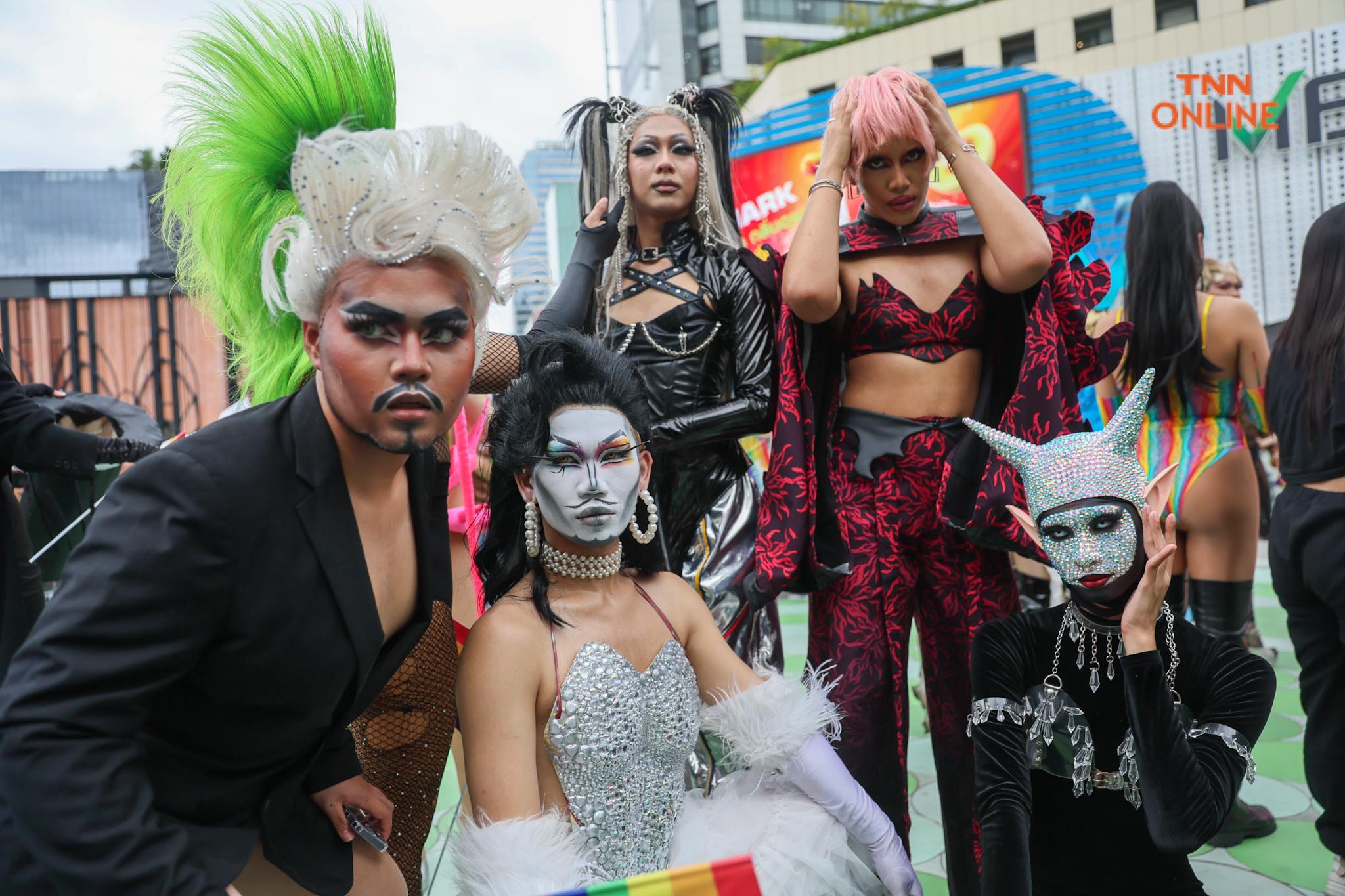 ครั้งแรกกับ DRAG PRIDE แฟชั่นโชว์บน Runway ยาวกว่า 700 เมตร ครั้งแรกกับ DRAG PRIDE แฟชั่นโชว์บน Runway ยาวกว่า 700 เมตร