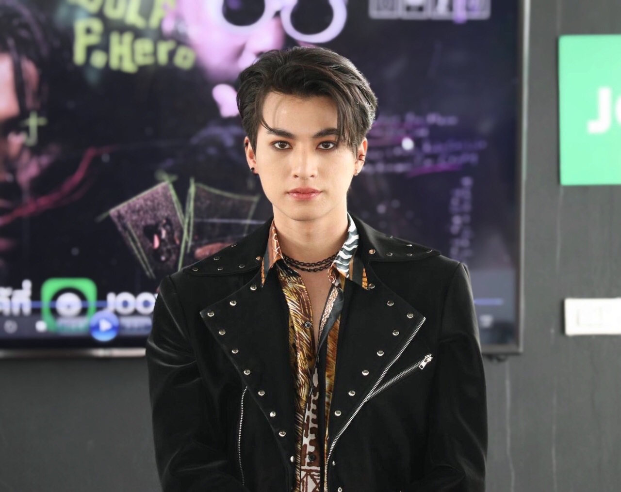 รับคำท้า!! กลัฟ คณาวุฒิ เตรียมซ้อมเอว ขึ้นรถแห่กับ 3 รุ่นพี่ รับคำท้า!! กลัฟ คณาวุฒิ เตรียมซ้อมเอว ขึ้นรถแห่กับ 3 รุ่นพี่