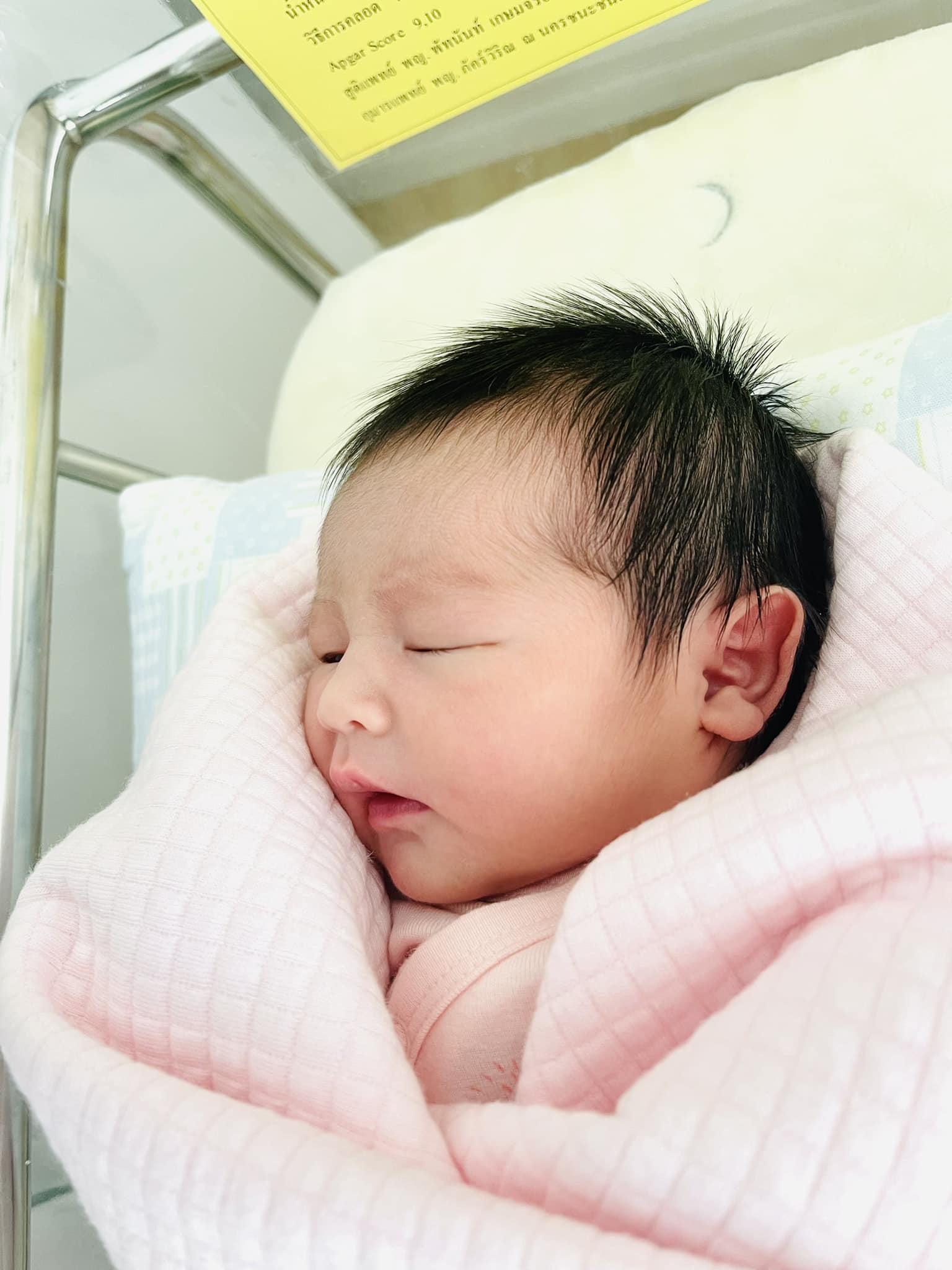 เป้ ไฮร็อค ประกาศข่าวดี ภรรยา กุ๊ก ฉายสุดา คลอดลูกสาวแล้ว