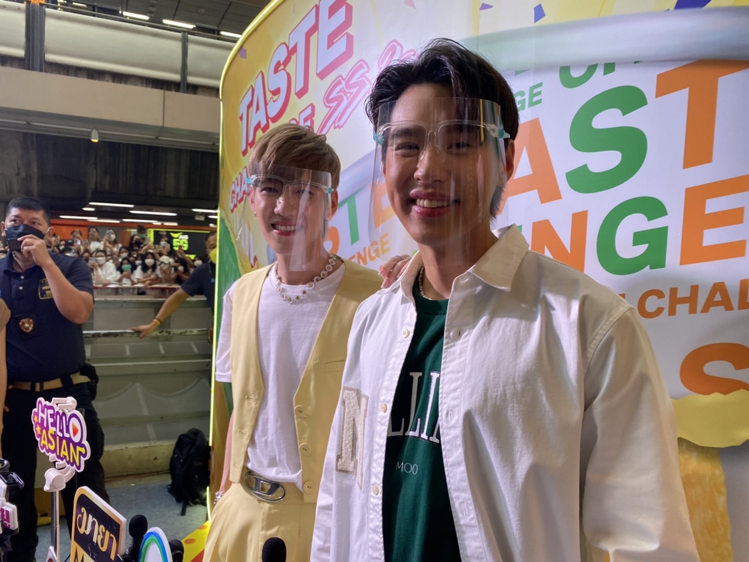 “บิวกิ้น” แจงให้สร้อยเป็นของขวัญรับปริญญา “พีพี” ลั่นแค่มาก็ดีใจแล้ว “บิวกิ้น” แจงให้สร้อยเป็นของขวัญรับปริญญา “พีพี” ลั่นแค่มาก็ดีใจแล้ว