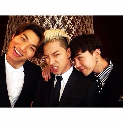 “G-Dragon” , “แทยัง” และ “แดซอง”  วง “BIGBANG” ถ่ายรูปด้วยกันอีกครั้งในรอบ 6 ปี