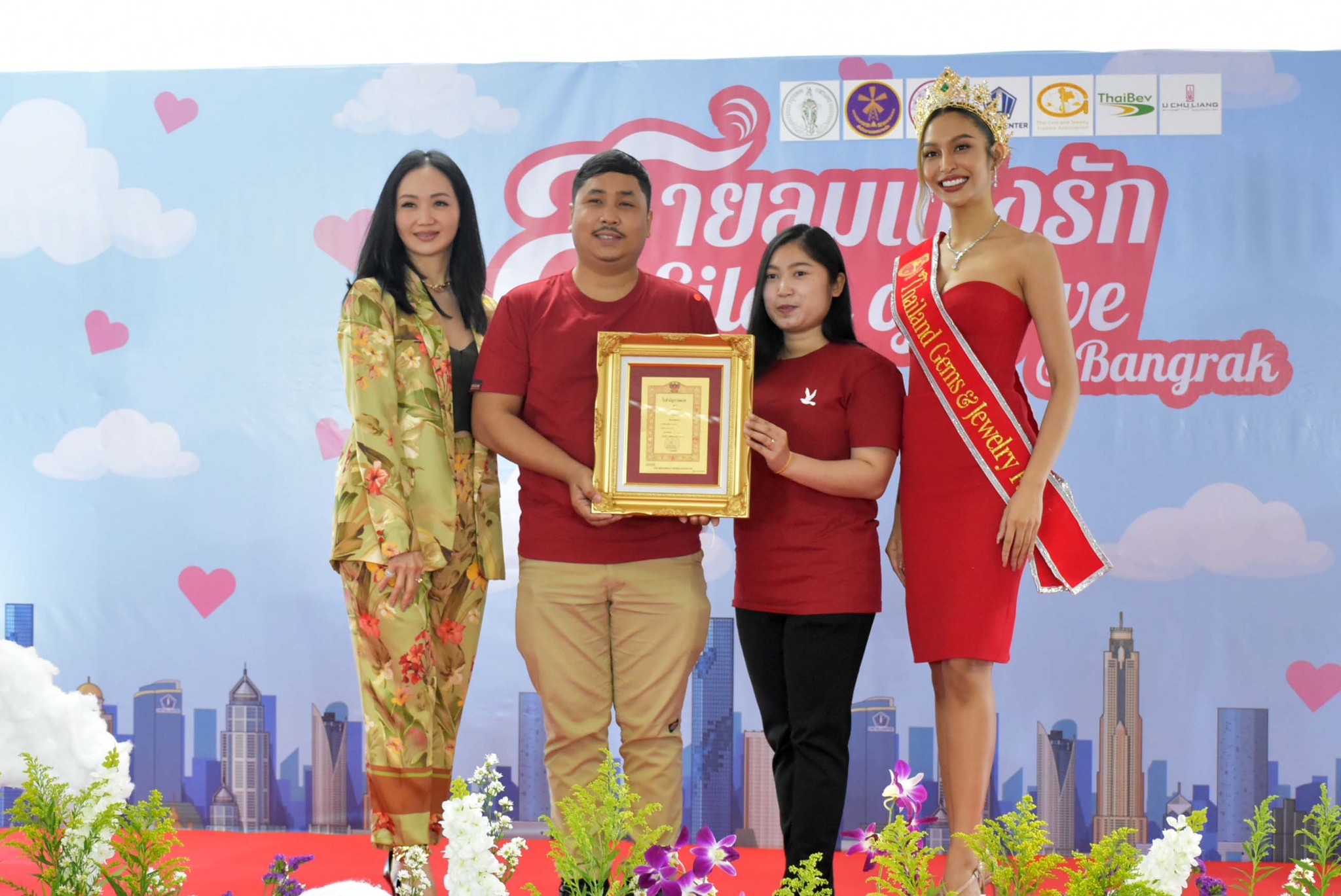 วันวาเลนไทน์ เขตบางรักคึกคัก! เปิดโฉมคู่รักได้ ทะเบียนสมรสทองคำ 