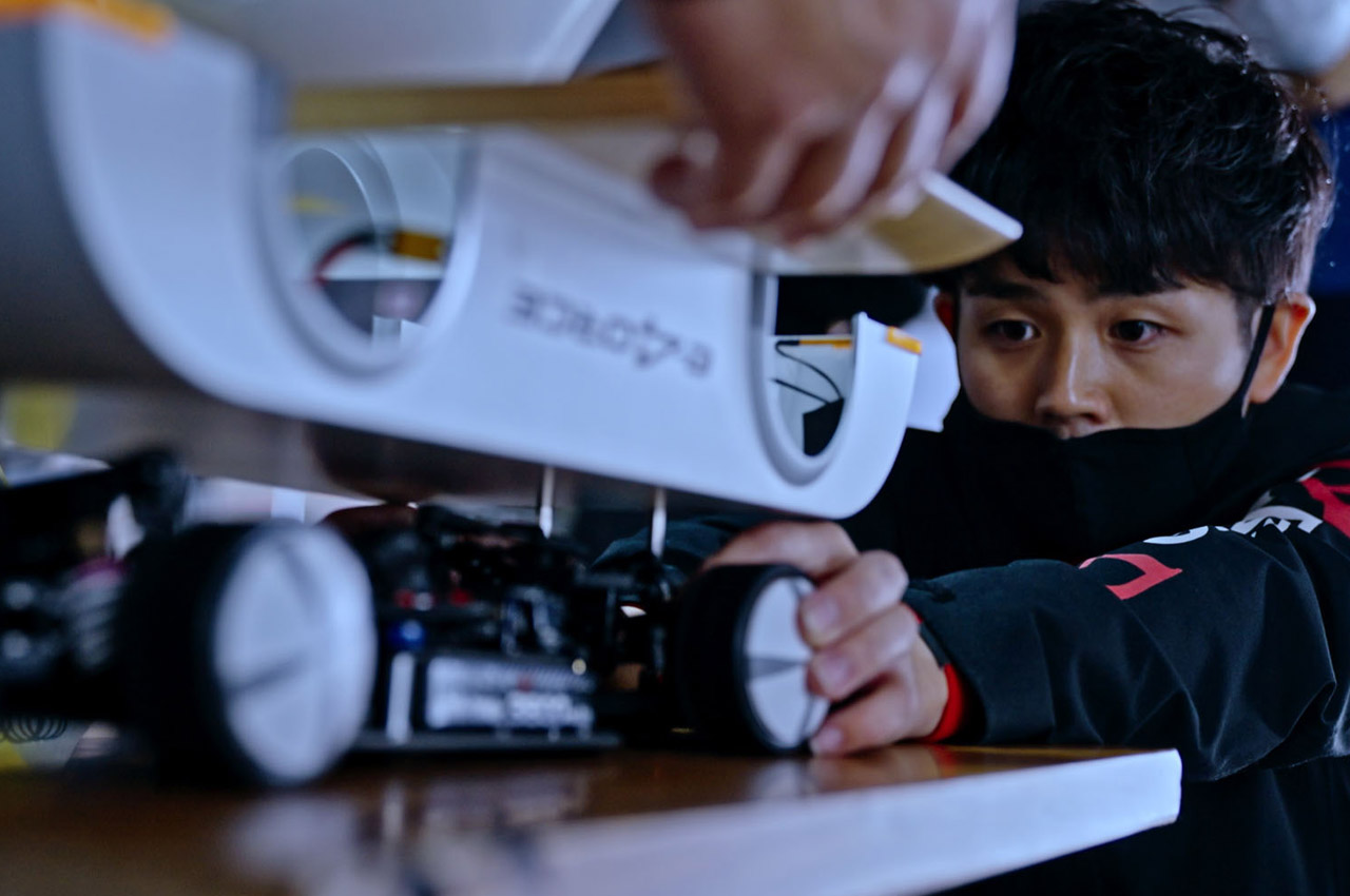 Nissan เปิดตัวรถเสิร์ฟราเม็งร้อน ๆ เด่นด้วยเบรกไม่มีสะดุด !! Nissan เปิดตัวรถเสิร์ฟราเม็งร้อน ๆ เด่นด้วยเบรกไม่มีสะดุด !!
